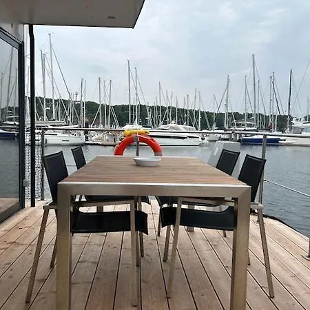 船上ホテル Hausboot In An Der Kieler Foerde