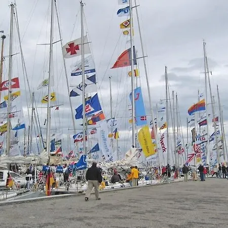 Hausboot In An Der Kieler Foerde 船上ホテル ラーボエ